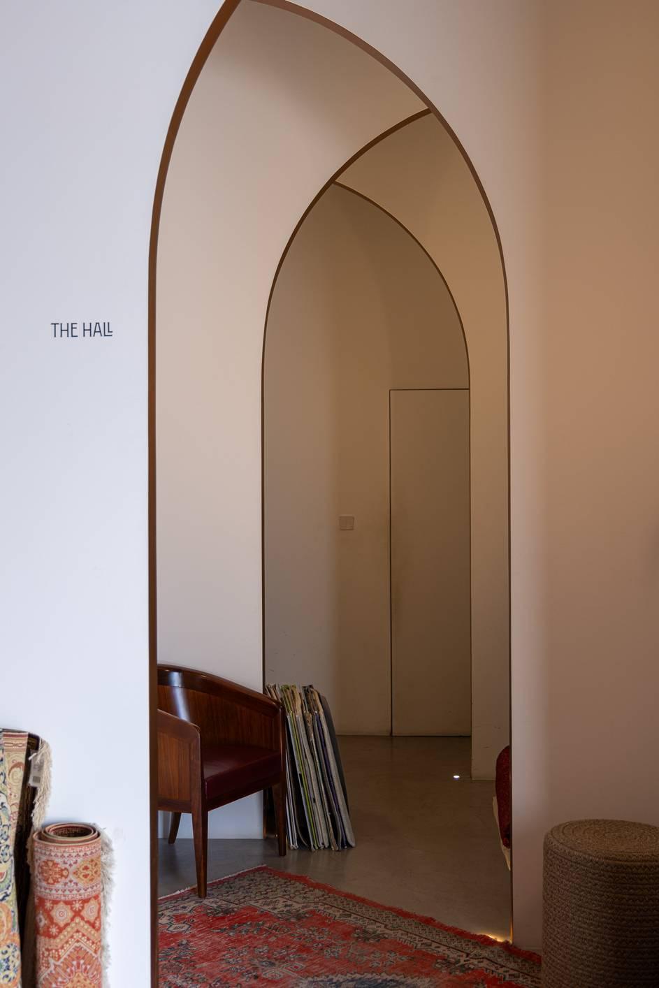 Artsy High-End Rugs Showroom for Contemporary Events and Photoshoot Projects — photo 4