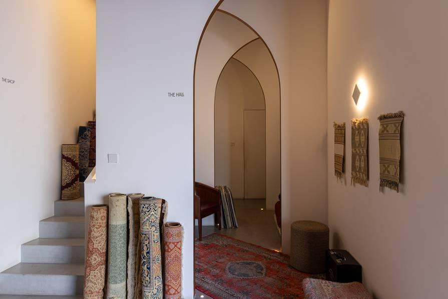 Artsy High-End Rugs Showroom for Contemporary Events and Photoshoot Projects — photo 2