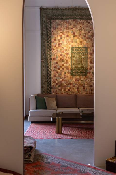 Artsy High-End Rugs Showroom for Contemporary Events and Photoshoot Projects — photo 6