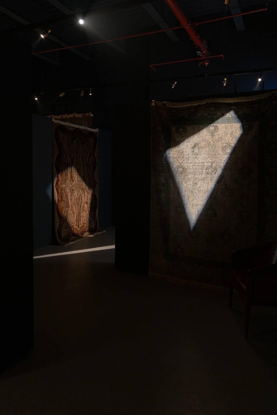 Artsy High-End Rugs Showroom for Contemporary Events and Photoshoot Projects — photo 12