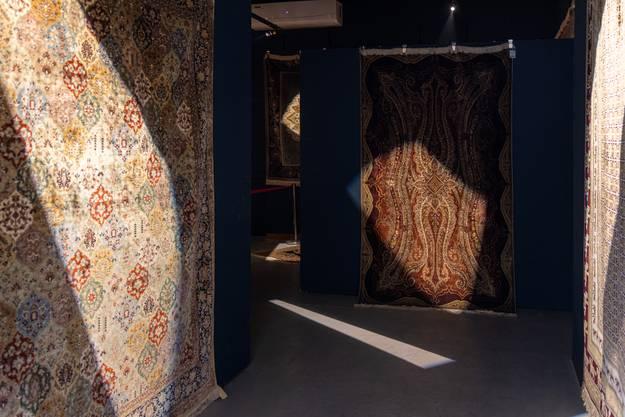 Artsy High-End Rugs Showroom for Contemporary Events and Photoshoot Projects — photo 15