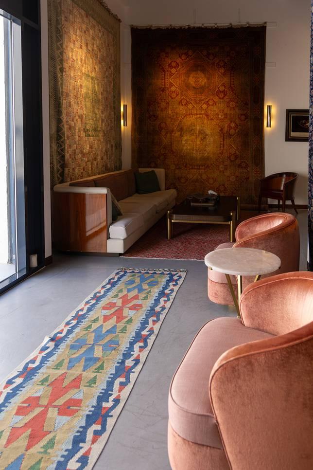 Artsy High-End Rugs Showroom for Contemporary Events and Photoshoot Projects — photo 20