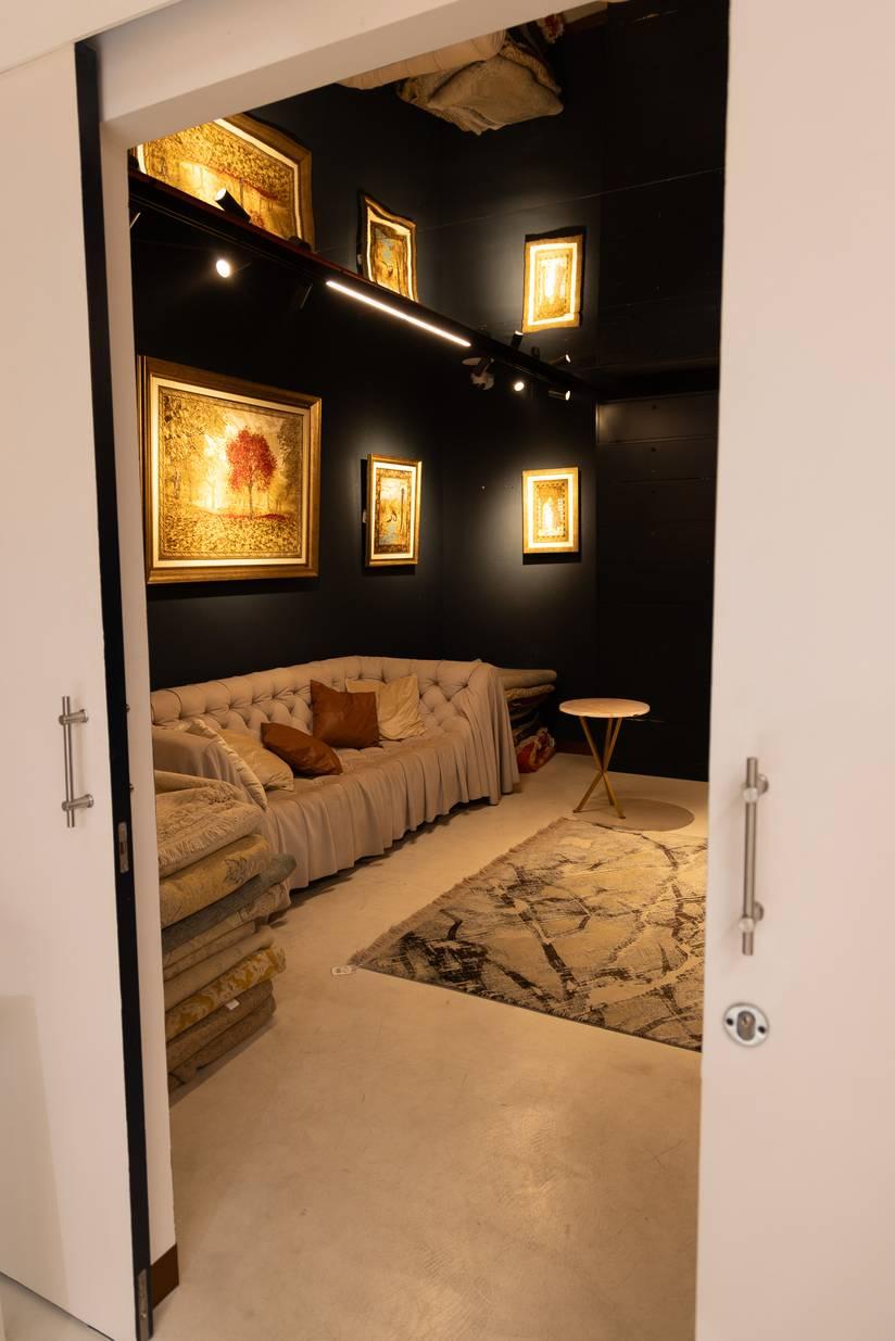 Artsy High-End Rugs Showroom for Contemporary Events and Photoshoot Projects — photo 21