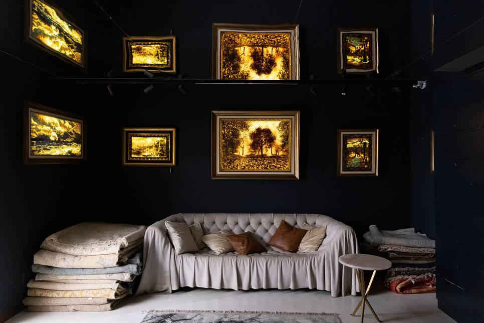 Artsy High-End Rugs Showroom for Contemporary Events and Photoshoot Projects — photo 31