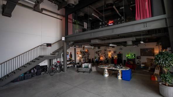 Artsy Space for Photoshoots and Video Production — photo 18
