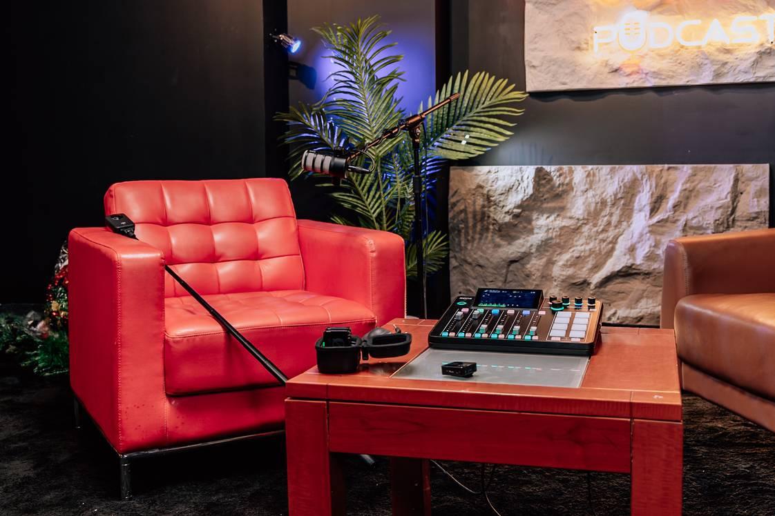 Fully Equipped Podcast Studio with Editing Service in Business Bay — photo 3