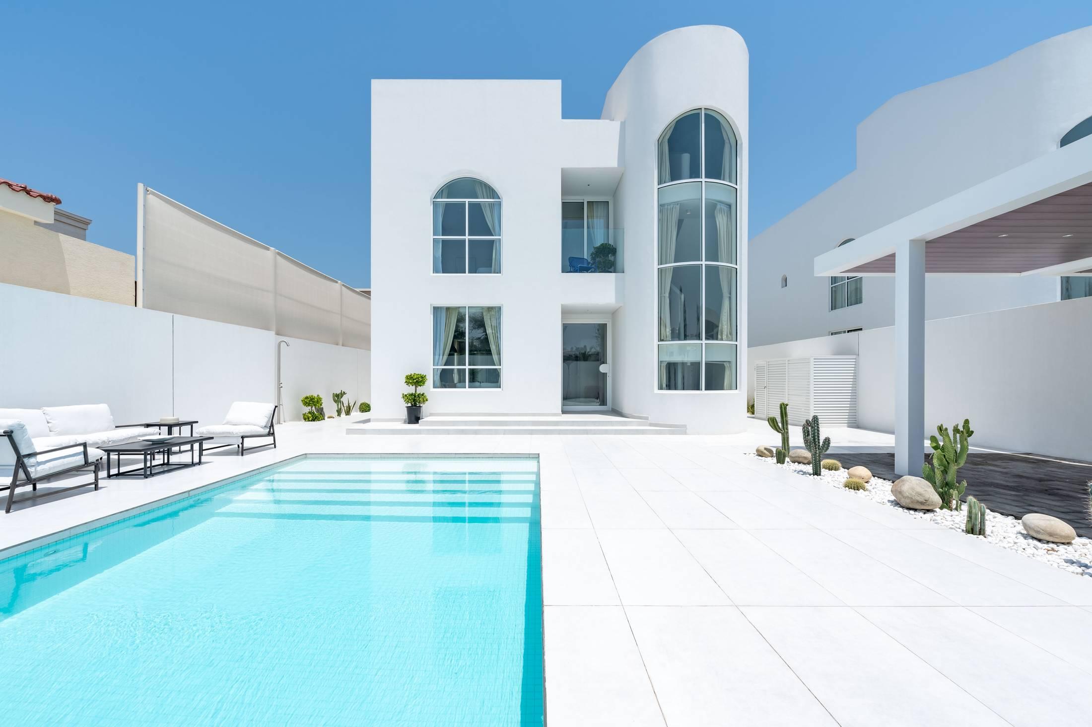 Mykonos-Inspired Luxury 4 BR | Private Pool Villa Near Burj Al Arab — photo 3