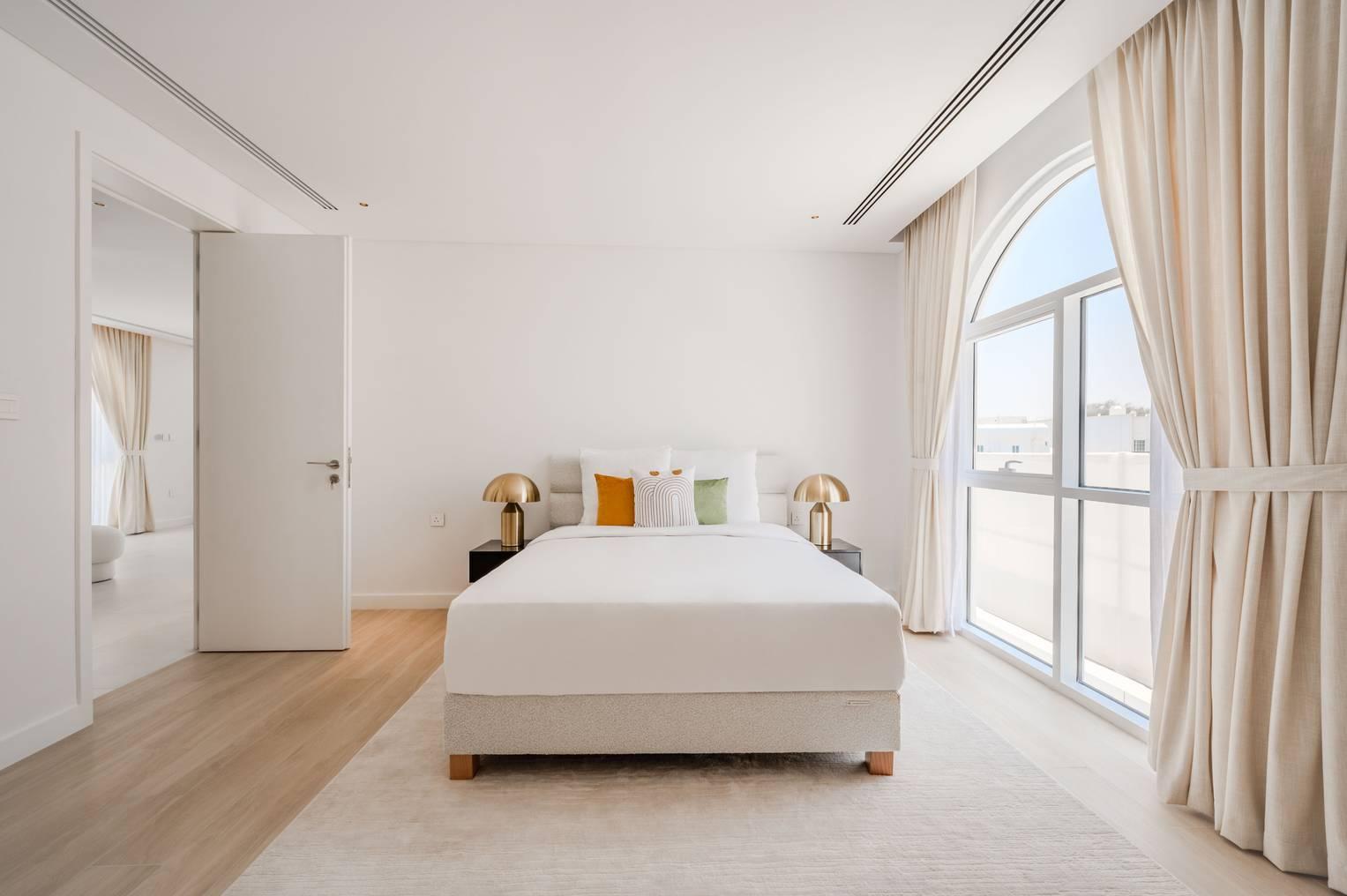 Mykonos-Inspired Luxury 4 BR | Private Pool Villa Near Burj Al Arab — photo 10