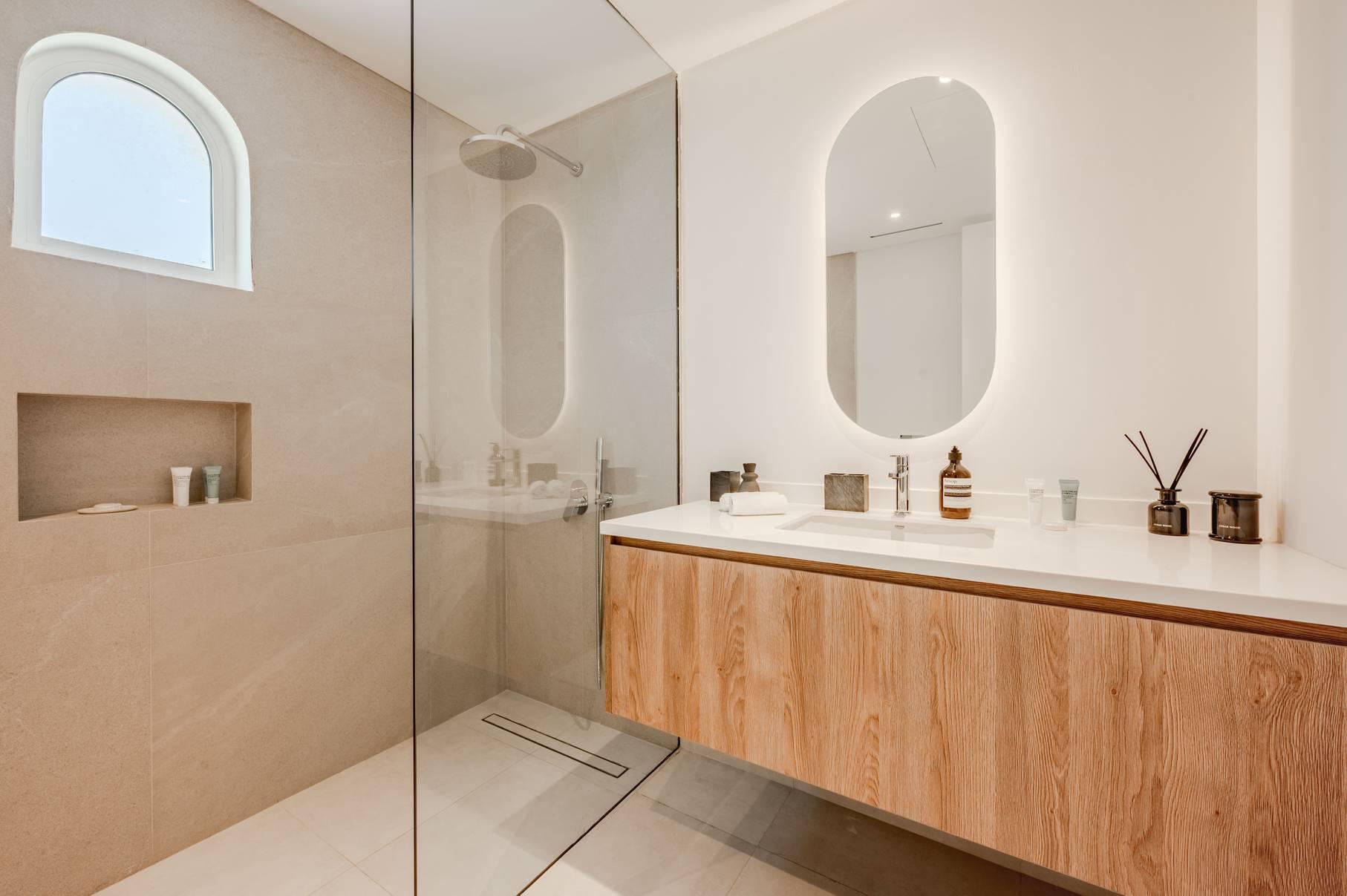 Mykonos-Inspired Luxury 4 BR | Private Pool Villa Near Burj Al Arab — photo 11
