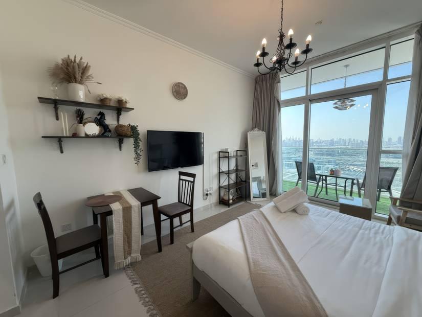 Luxury Studio Apartment with Dubai Skyline and Sunset View – Ideal for Shoots & Content Creation — photo 3