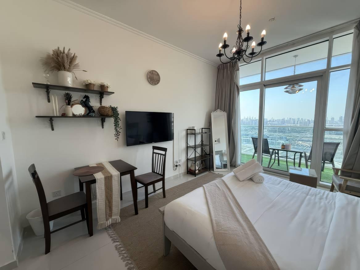 Luxury Studio Apartment with Dubai Skyline and Sunset View – Ideal for Shoots & Content Creation — photo 3