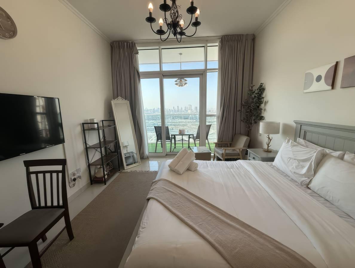 Luxury Studio Apartment with Dubai Skyline and Sunset View – Ideal for Shoots & Content Creation — photo 2