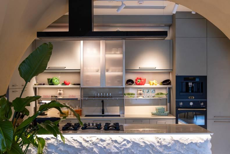 Fully Equipped Kitchen Studio with Cooking Stations, Private Dining Space for Workshops, Shoots and Dining Experience, 5