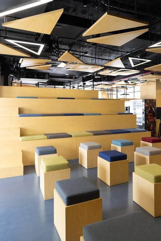 Arena, Podium Stage for Elite Events, Workshops, Networking and Meetups 5
