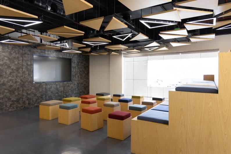 Arena, Podium Stage for Elite Events, Workshops, Networking and Meetups — photo 8