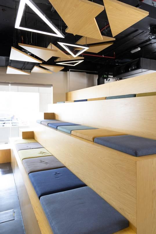 Arena, Podium Stage for Elite Events, Workshops, Networking and Meetups — photo 10