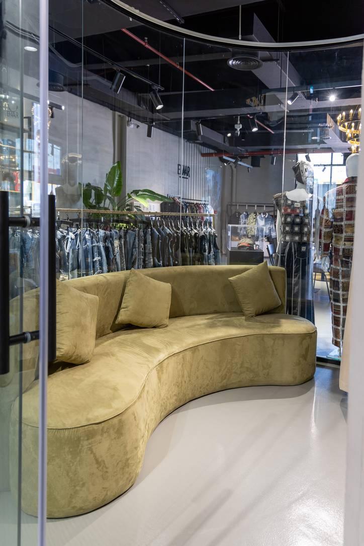 Fashion Showroom with Cafe Space in Al Quoz for Events, Photoshoot Projects and Activations - Ground Floor — photo 13