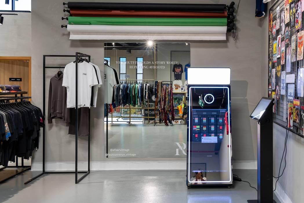 Upper Floor Fashion Showroom with Photoshoot Space, Backdrops and Fashion Displays — photo 4