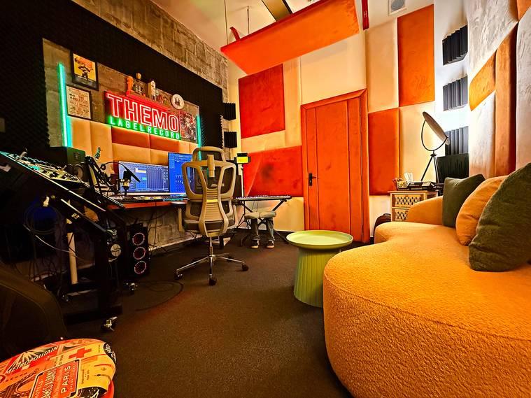 Fully Equipped Professional Music Recording and Production Studio For Hourly Bookings — photo 3
