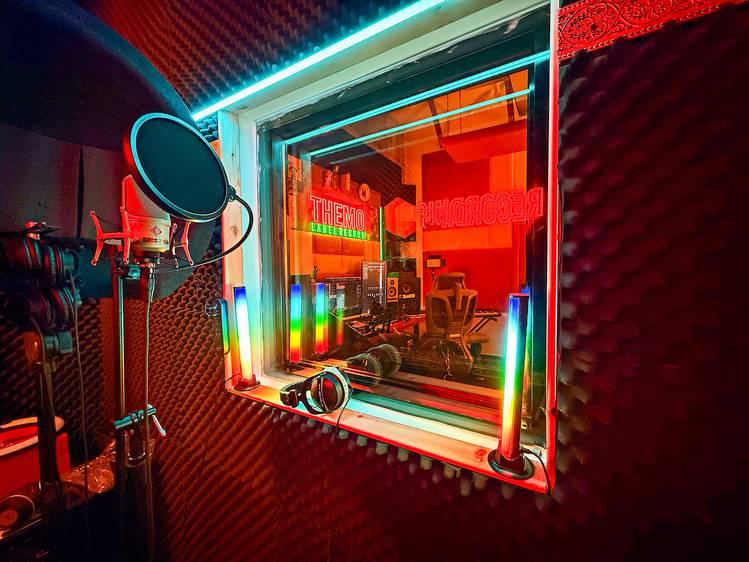 Fully Equipped Professional Music Recording and Production Studio For Hourly Bookings — photo 6