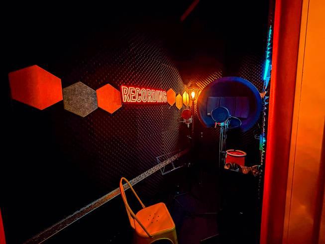 Fully Equipped Professional Music Recording and Production Studio For Hourly Bookings — photo 5