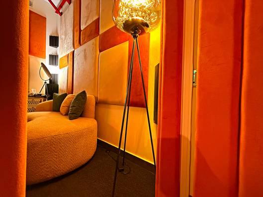 Fully Equipped Professional Music Recording and Production Studio For Hourly Bookings — photo 7