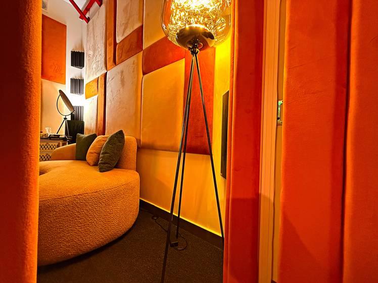Fully Equipped Professional Music Recording and Production Studio For Hourly Bookings — photo 7