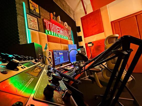Fully Equipped Professional Music Recording and Production Studio For Hourly Bookings — photo 8