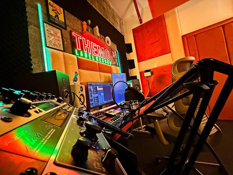 Fully Equipped Professional Music Recording and Production Studio For Hourly Bookings — photo 8