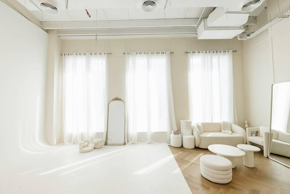 Premium Natural Light with white Cyclorama Photo Studio in Dubai — main photo