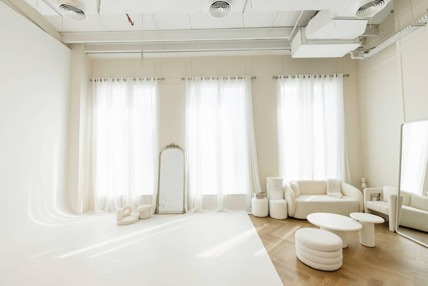 Premium Natural Light with white Cyclorama Photo Studio in Dubai — main photo