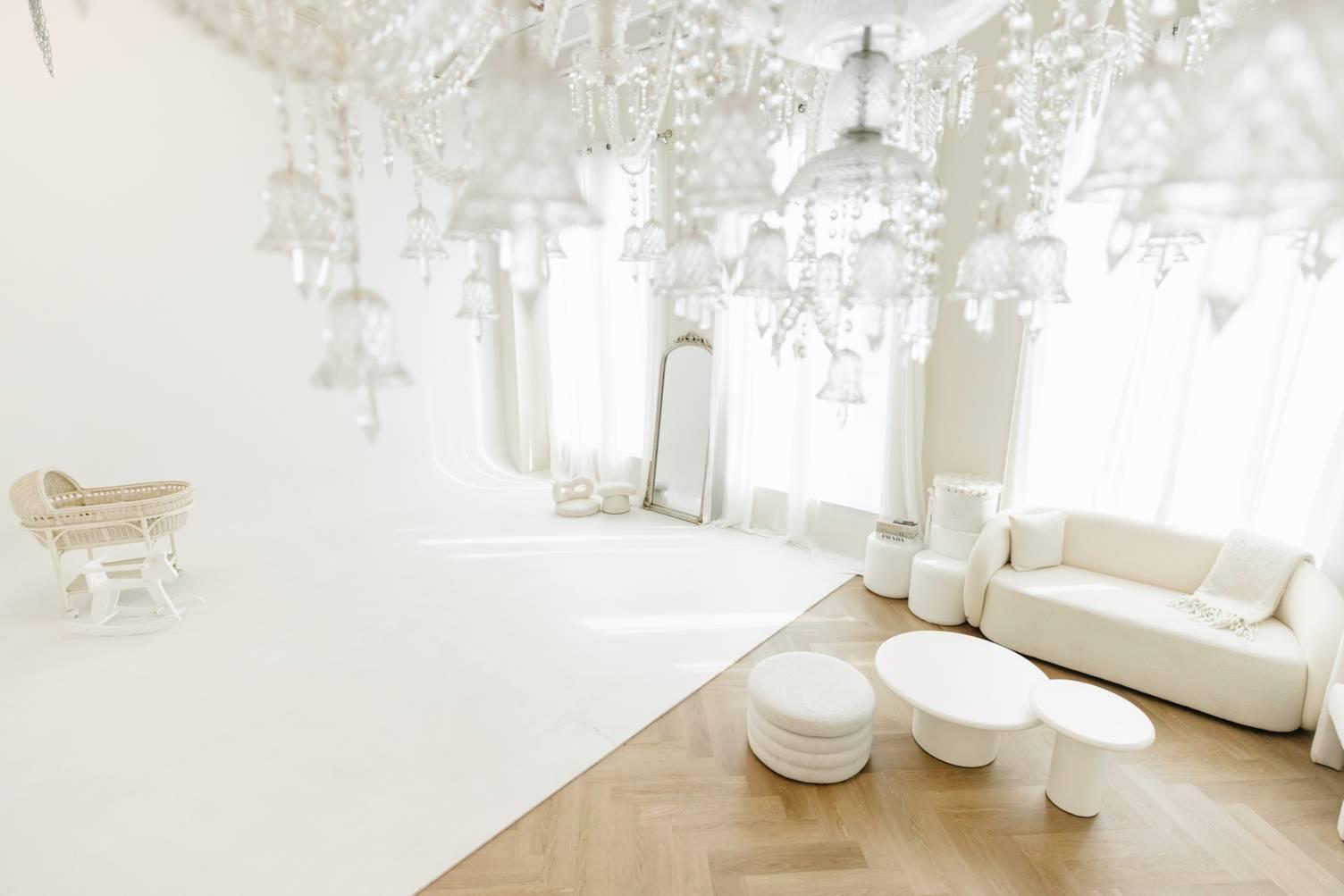 Premium Natural Light with white Cyclorama Photo Studio in Dubai — photo 2