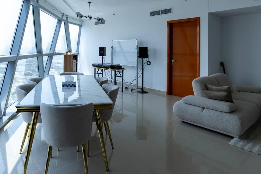 Chic DIFC Apartment | Natural Light | Media Ready — photo 8