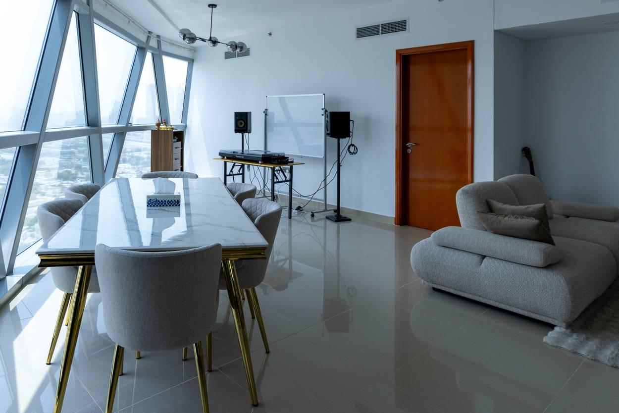 Chic DIFC Apartment | Natural Light | Media Ready — photo 8