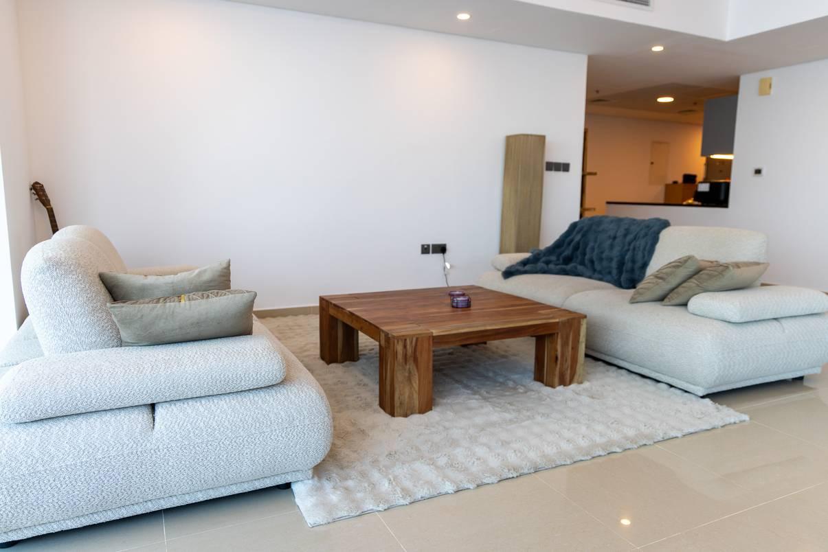 Chic DIFC Apartment | Natural Light | Media Ready — photo 4