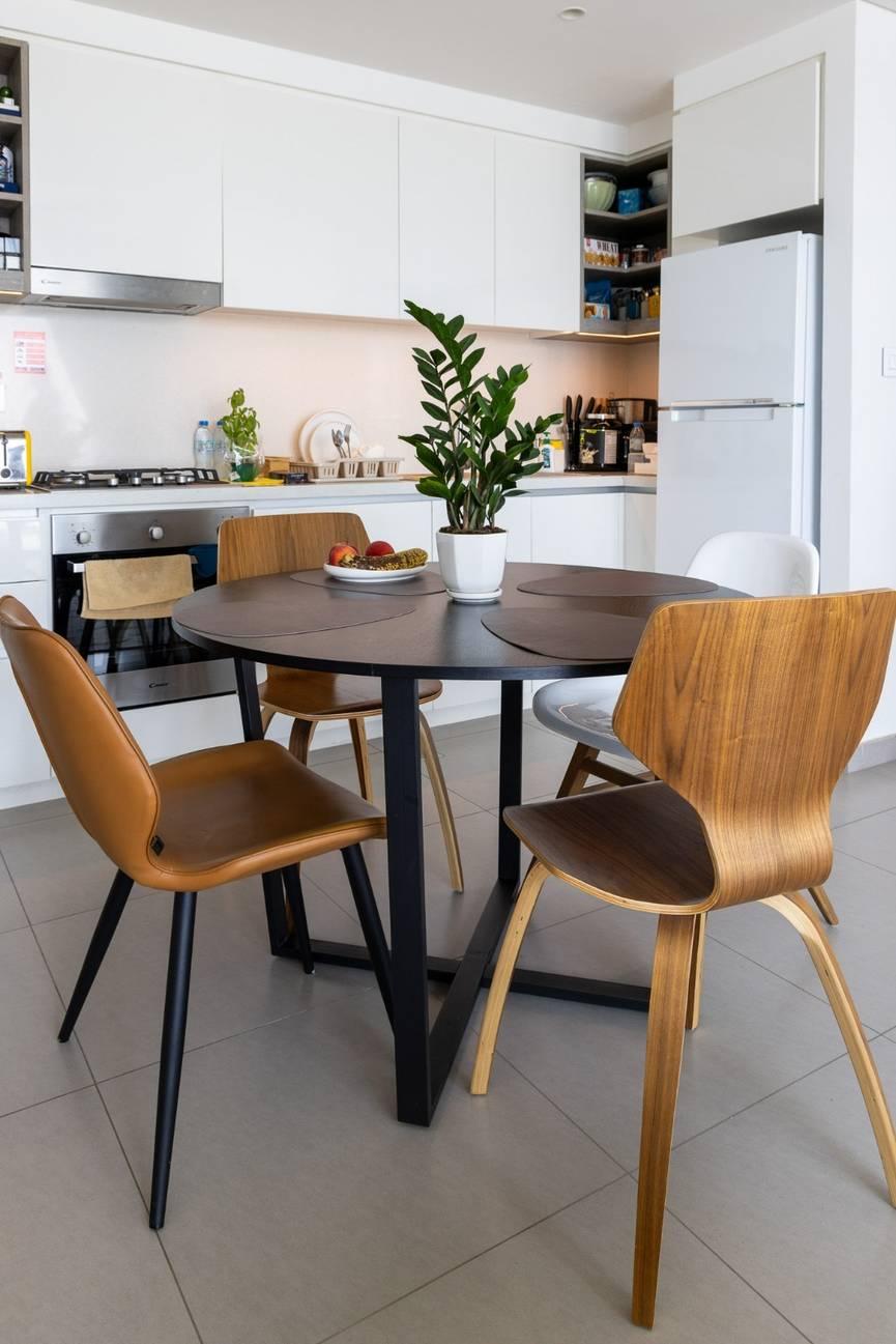 Chic 1-Bedroom Apartment with Natural Light, Elegant Furniture for Photoshoot and Content Creation — photo 19