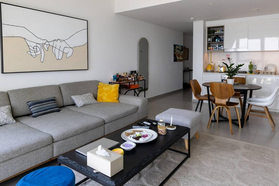 Chic 1-Bedroom Apartment with Natural Light, Elegant Furniture for Photoshoot and Content Creation — main photo