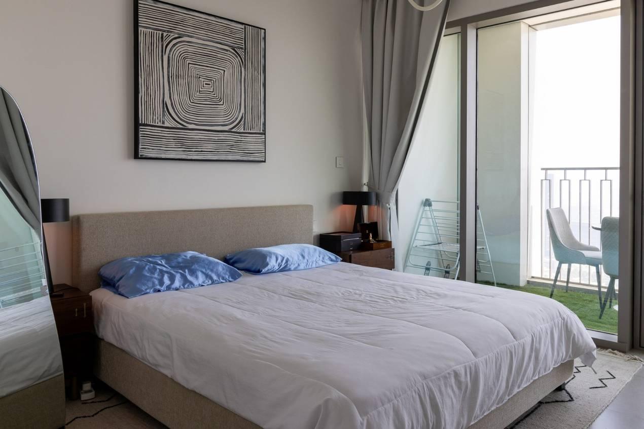 Chic 1-Bedroom Apartment with Natural Light, Elegant Furniture for Photoshoot and Content Creation — photo 23