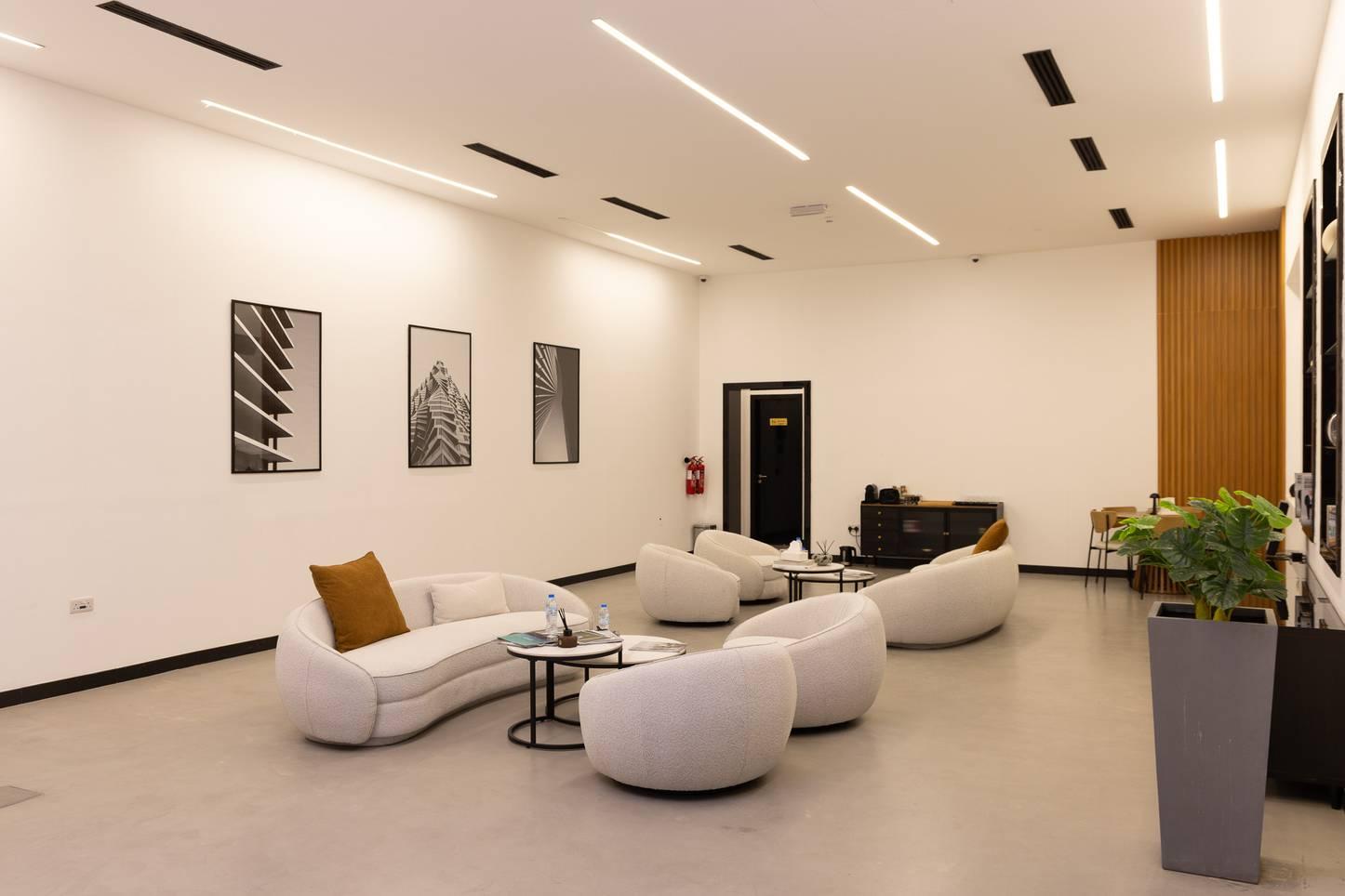 Large Event Venue with Exclusive Immersive Projection, Stylish Reception & Valet Parking — photo 7