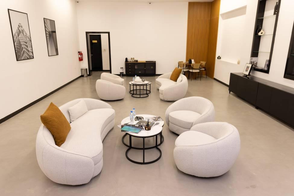 Large Event Venue with Exclusive Immersive Projection, Stylish Reception & Valet Parking — photo 9