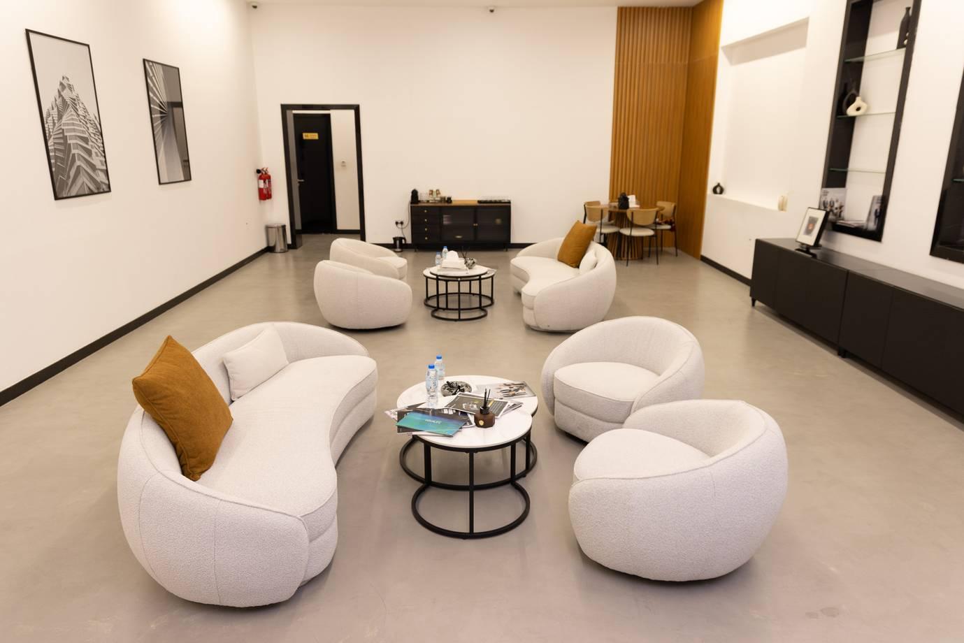 Large Event Venue with Exclusive Immersive Projection, Stylish Reception & Valet Parking — photo 9