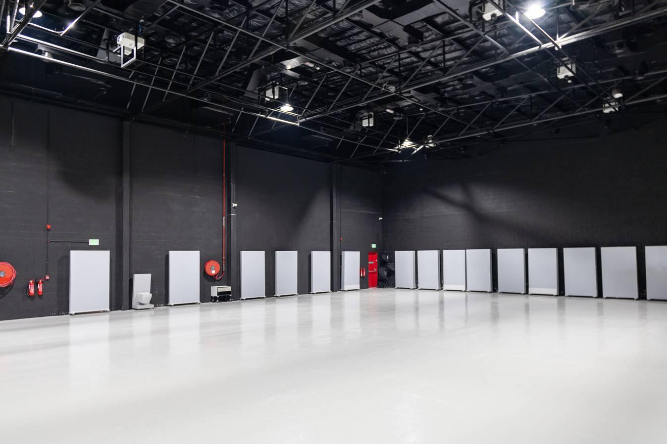 Large Event Venue with Exclusive Immersive Projection, Stylish Reception & Valet Parking — photo 14