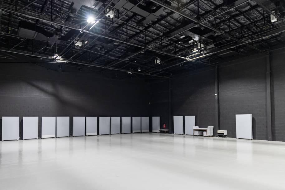 Large Event Venue with Exclusive Immersive Projection, Stylish Reception & Valet Parking — photo 18