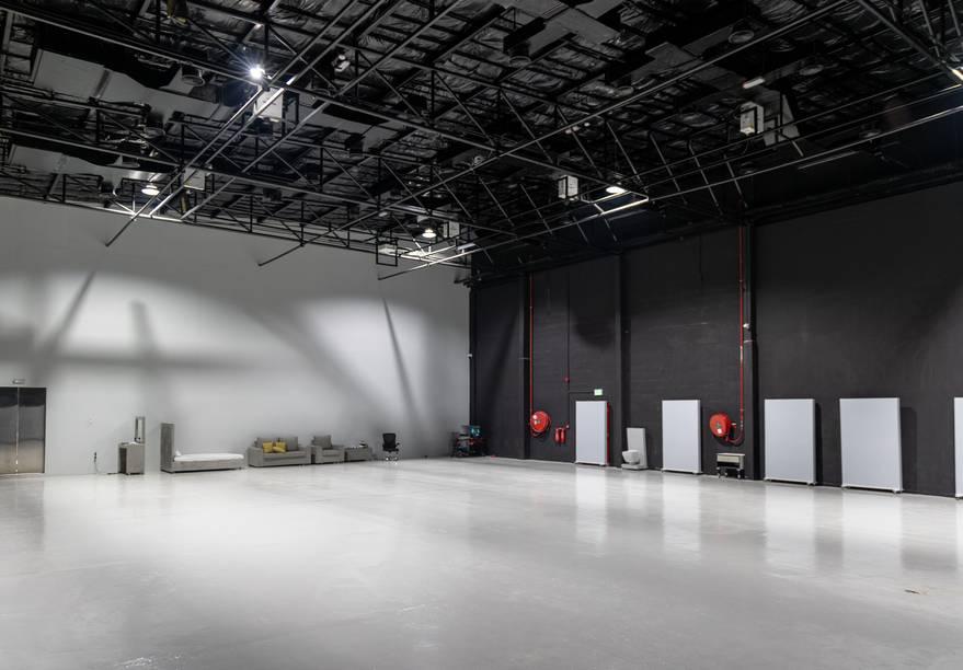 Large Event Venue with Exclusive Immersive Projection, Stylish Reception & Valet Parking — photo 15