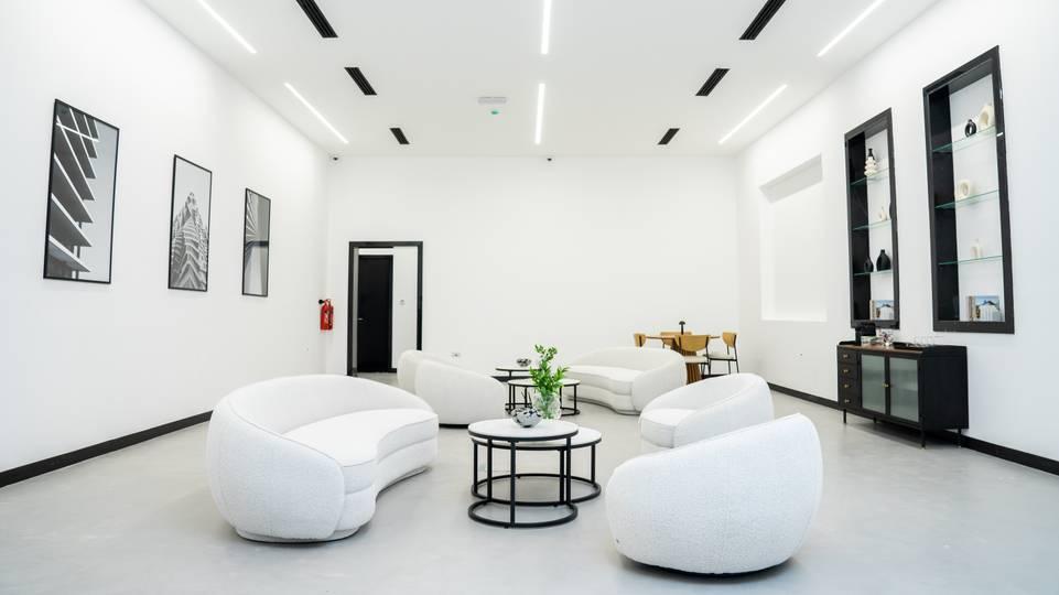 Large Event Venue with Exclusive Immersive Projection, Stylish Reception & Valet Parking — photo 8