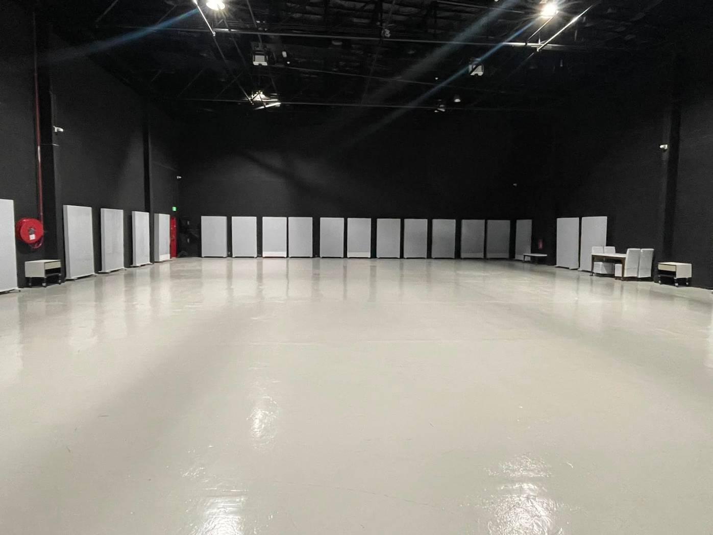 Large Event Venue with Exclusive Immersive Projection, Stylish Reception & Valet Parking — photo 5