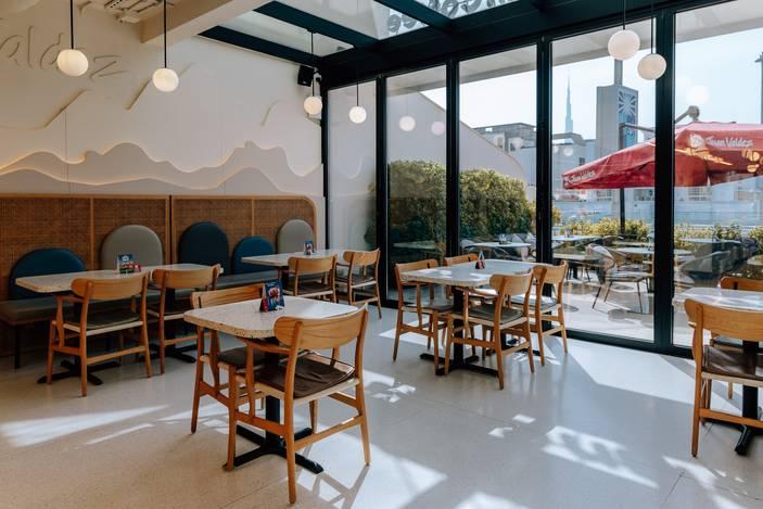 Colombian Café with Terrace in Jumeirah (Ground Floor) – Event, Activation & Production Space — photo 2