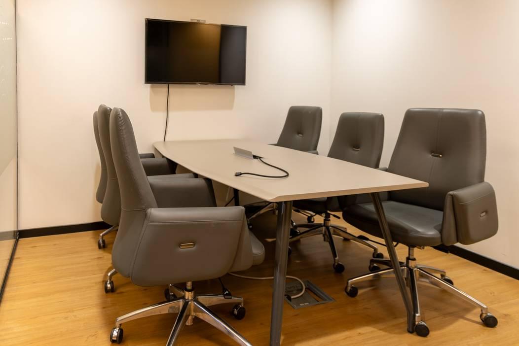 Meeting Room for 6 People, Private Meetings and Workshops or Content Creation — photo 7