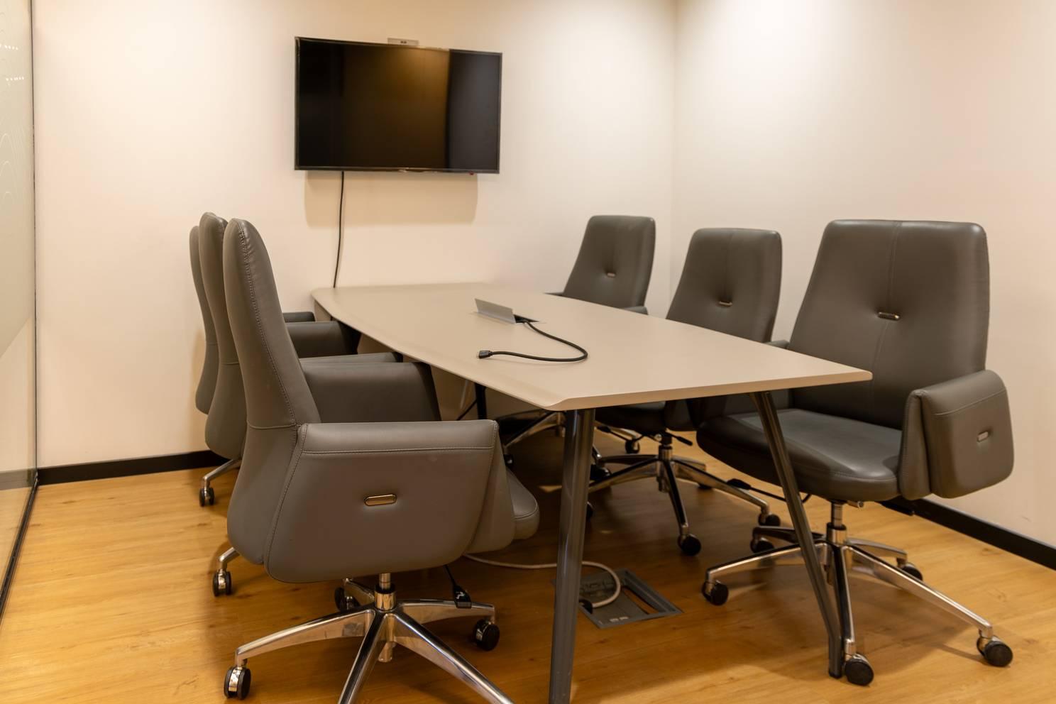 Meeting Room for 6 People, Private Meetings and Workshops or Content Creation — photo 7