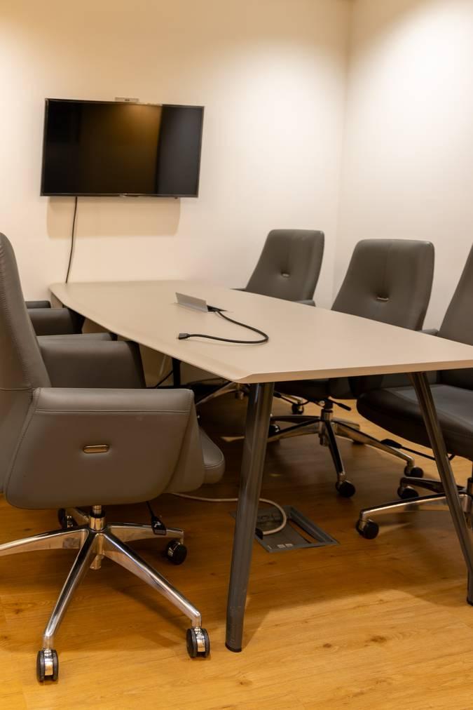 Meeting Room for 6 People, Private Meetings and Workshops or Content Creation — photo 2